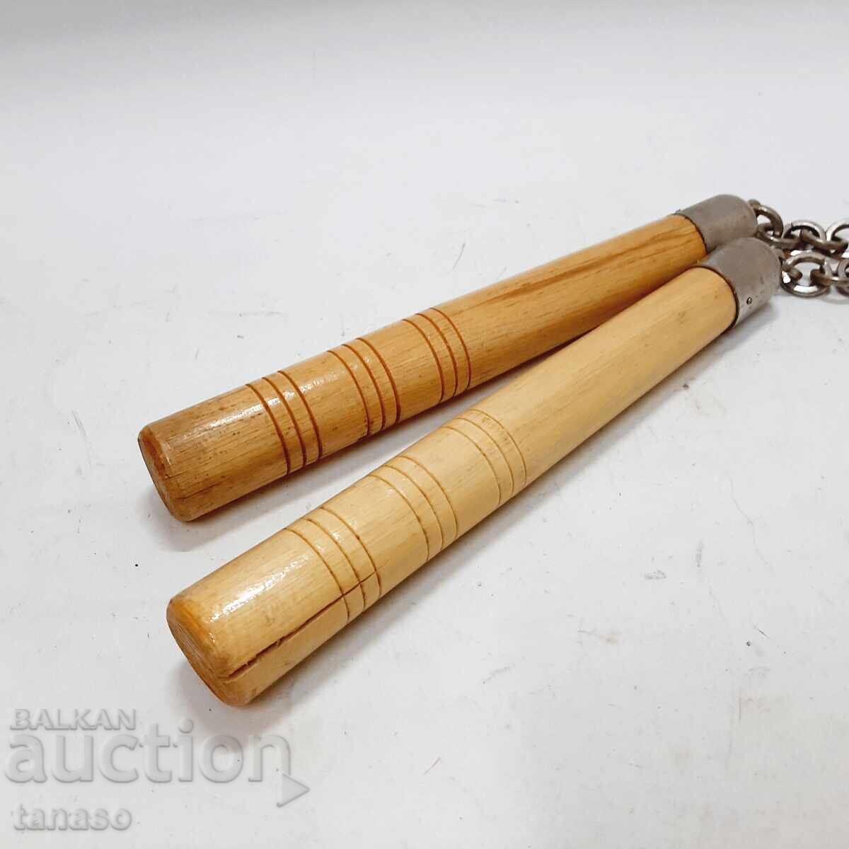 Livrarea Nunchaku vechi din lemn (5,1)