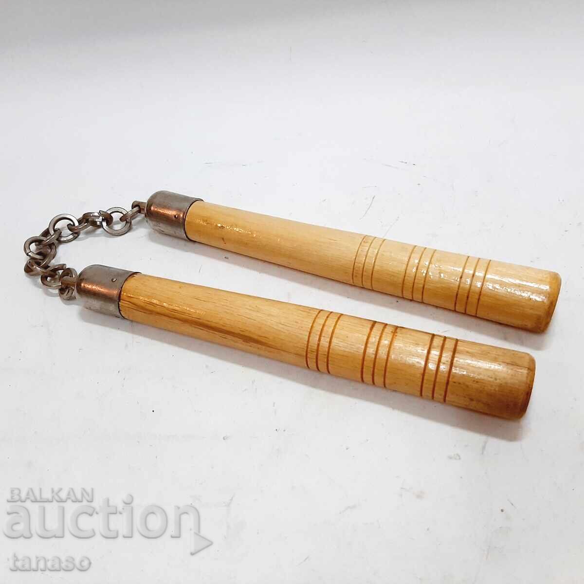 Nunchaku vechi din lemn (5,1)