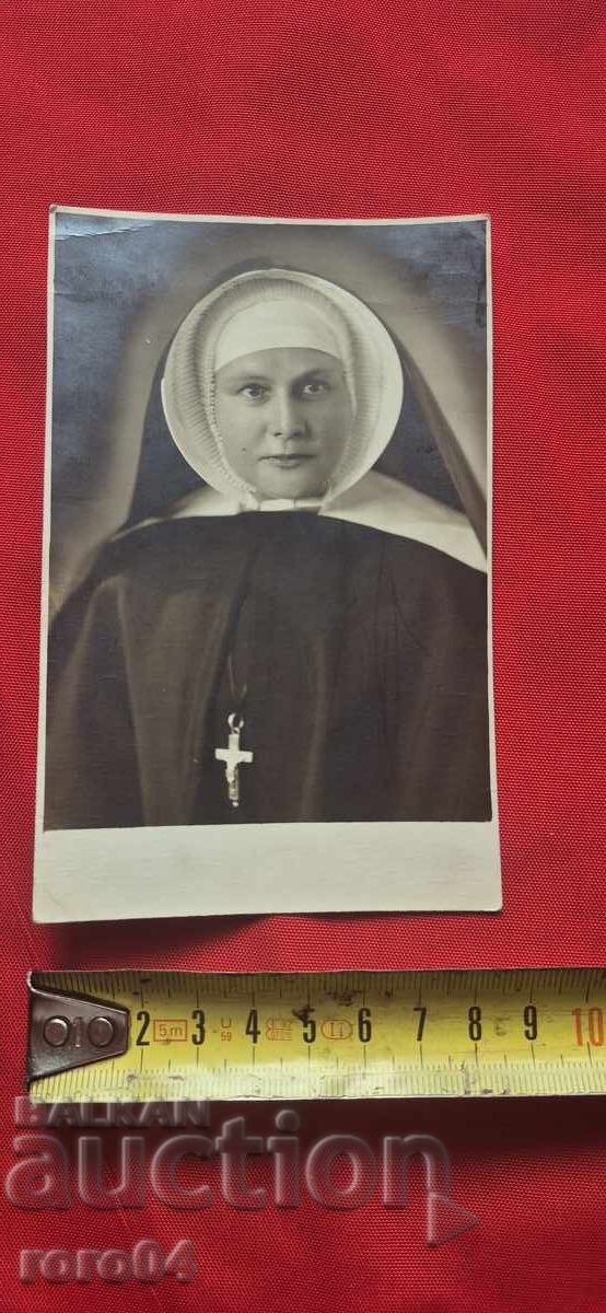 PLOVDIV - NUN - PHOTO ST. PAVLOV - 5 PLOVDIV - NUN - PHOTO ST. PAVLOV - 5