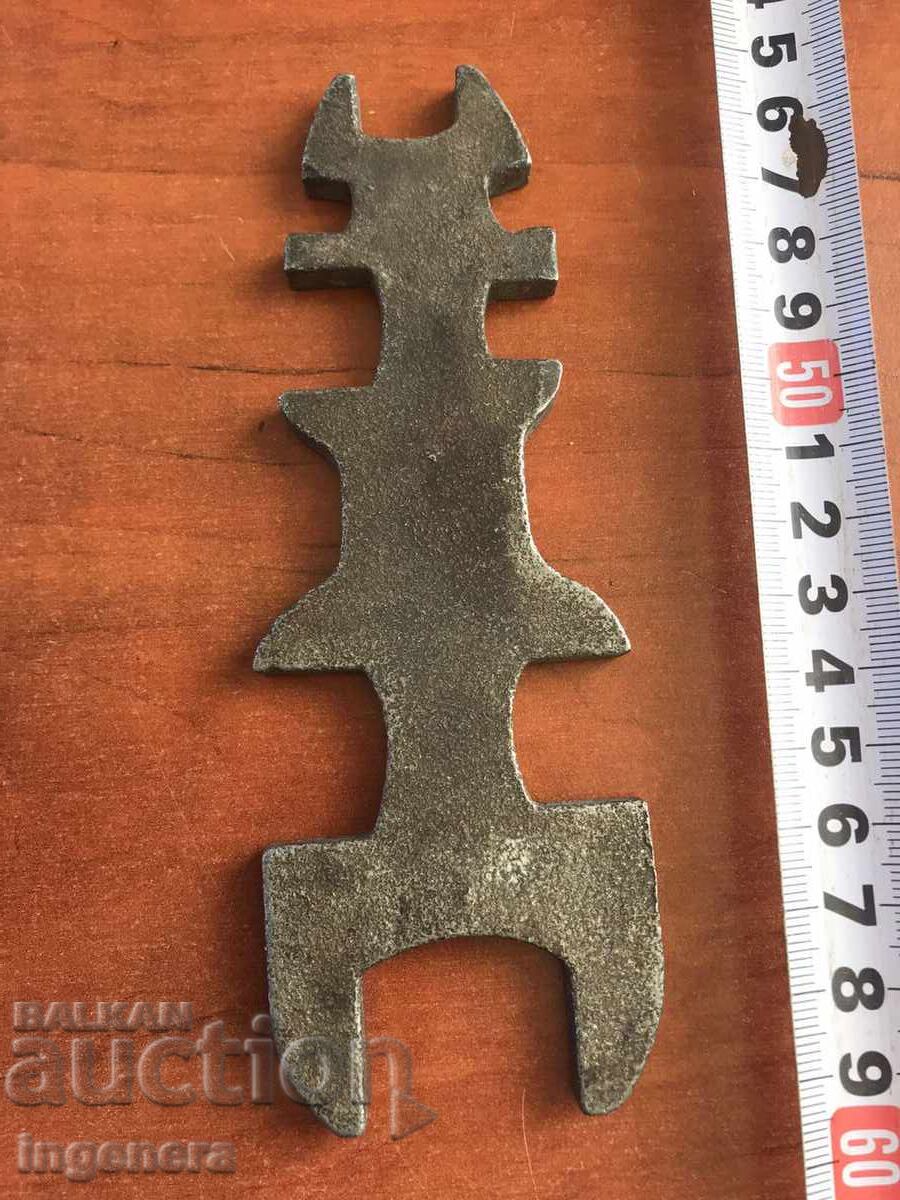 Delivery of ANTIQUE 8 POSITION WRENCH SOLID TOOL Delivery of ANTIQUE 8 POSITION WRENCH SOLID TOOL