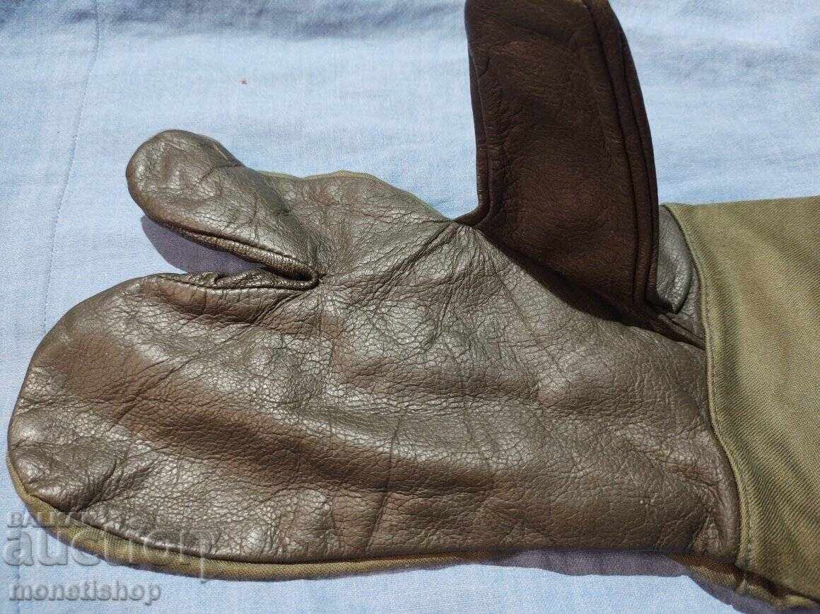 Παράδοση Στρατιωτικά γάντια με τρία δάχτυλα Παράδοση Στρατιωτικά γάντια με τρία δάχτυλα