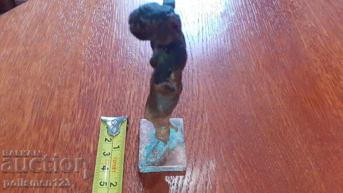 STATUETTE - 6 STATUETTE - 6