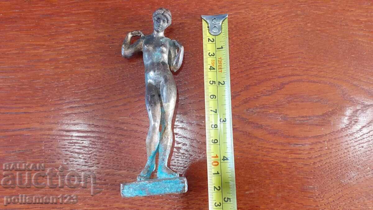 STATUETĂ