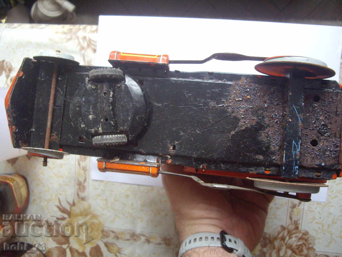 Доставка на Стара ламаринена играчка. Доставка на Стара ламаринена играчка.