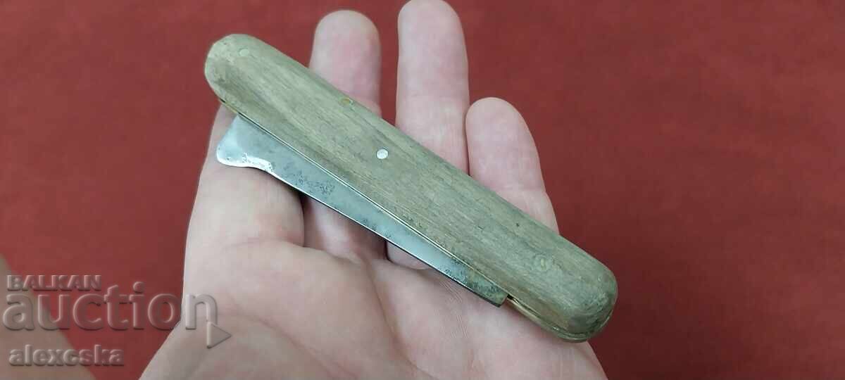 Auction Garden knife - "P. Denev" Auction Garden knife - "P. Denev"