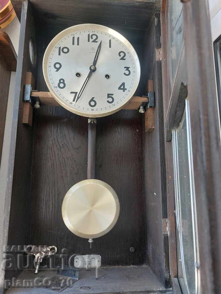 Доставка на №*005 стар стенен часовник - Junghans Доставка на №*005 стар стенен часовник - Junghans