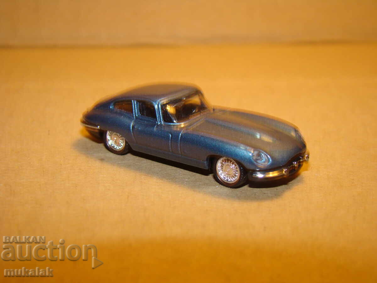 Auction  1:87 H0 HIGH SPEED JAGUAR CAR MODEL TOY