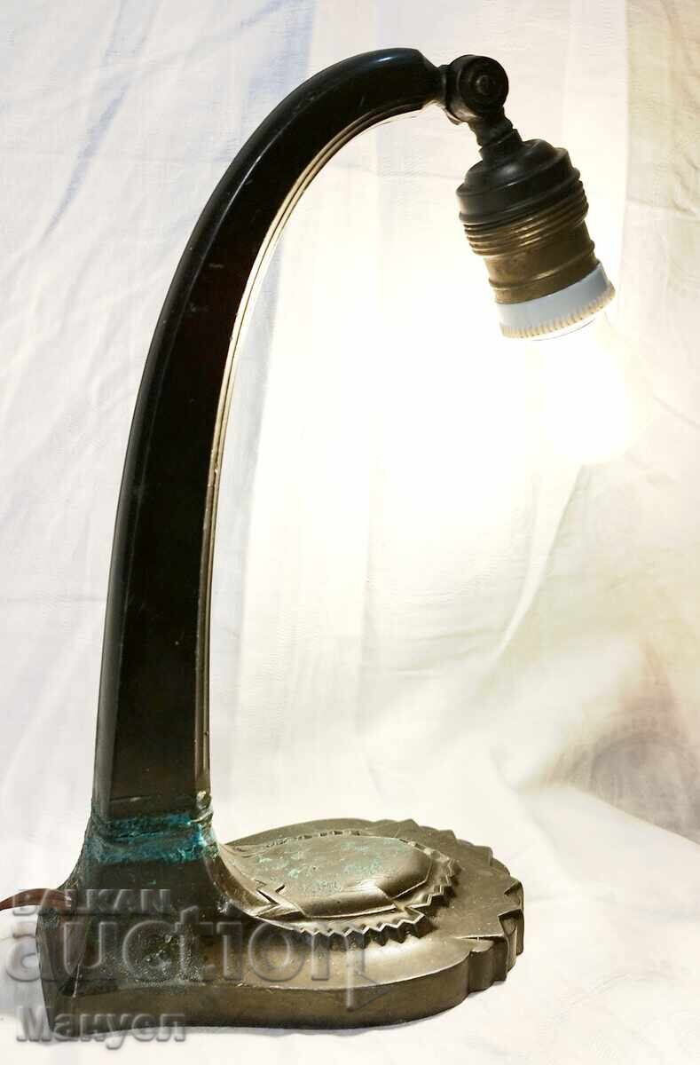 Livrarea Lampa veche de masa - Art Deco. Livrarea Lampa veche de masa - Art Deco.
