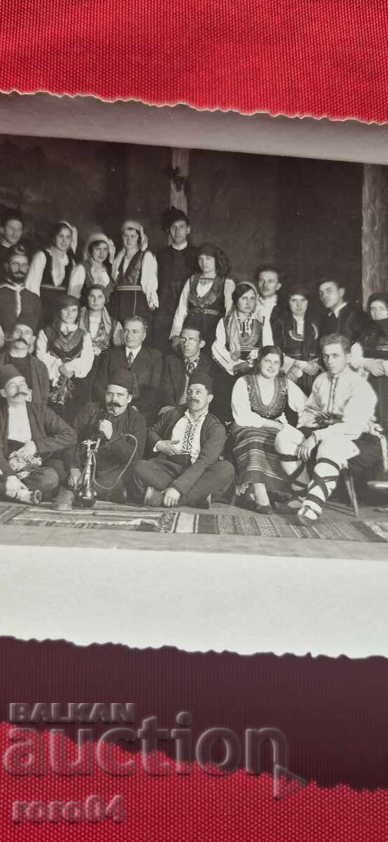 Auction COSTUMES - ARTISTS - STAGE - SAMOKOV Auction COSTUMES - ARTISTS - STAGE - SAMOKOV