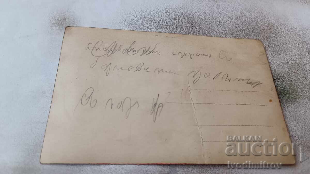 Photo Sofia Young men and women in Borisova Garden in winter with price 3.45 BGN | € 1.76 Photo Sofia Young men and women in Borisova Garden in winter with price 3.45 BGN | € 1.76