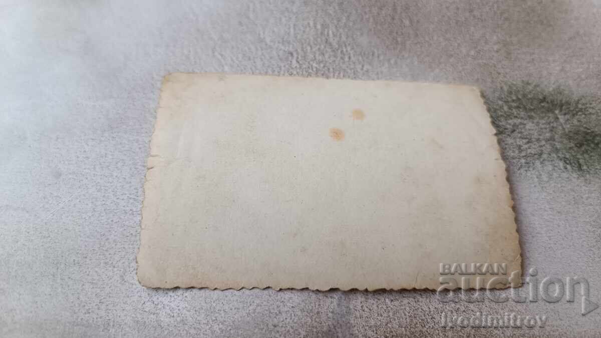 Φωτογραφία Άνθρωπος με ένα ρετρό ποδήλατο με τιμή 1.75 BGN | € 0.89 Φωτογραφία Άνθρωπος με ένα ρετρό ποδήλατο με τιμή 1.75 BGN | € 0.89