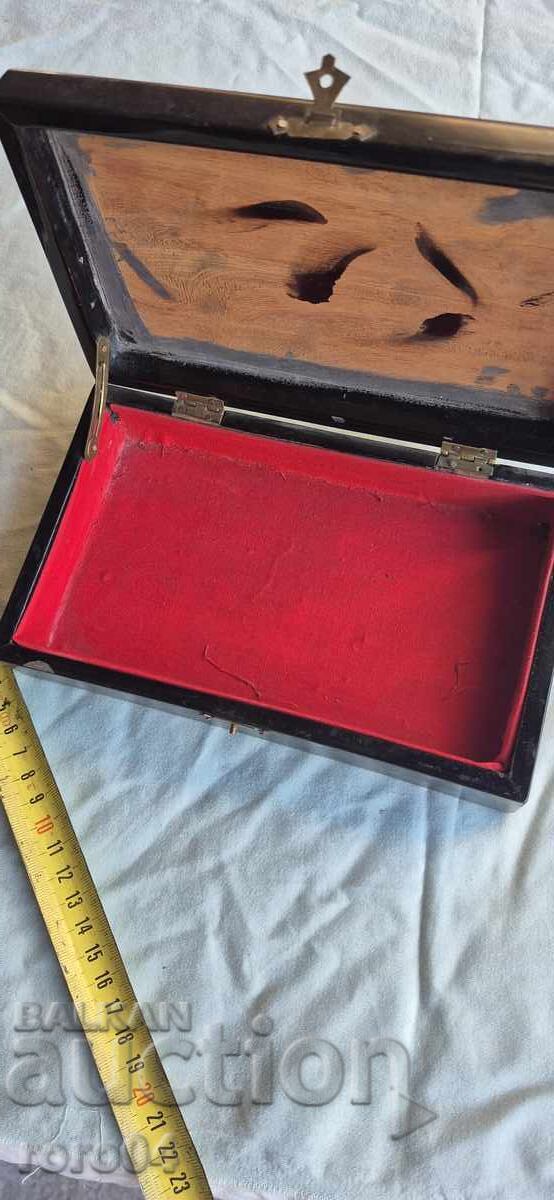 Παράδοση ΚΟΥΤΙ - ΜΗΤΕΡΑ ΜΑΡΓΑΡΙΤΑΡΙ - ΞΥΛΟ Παράδοση ΚΟΥΤΙ - ΜΗΤΕΡΑ ΜΑΡΓΑΡΙΤΑΡΙ - ΞΥΛΟ