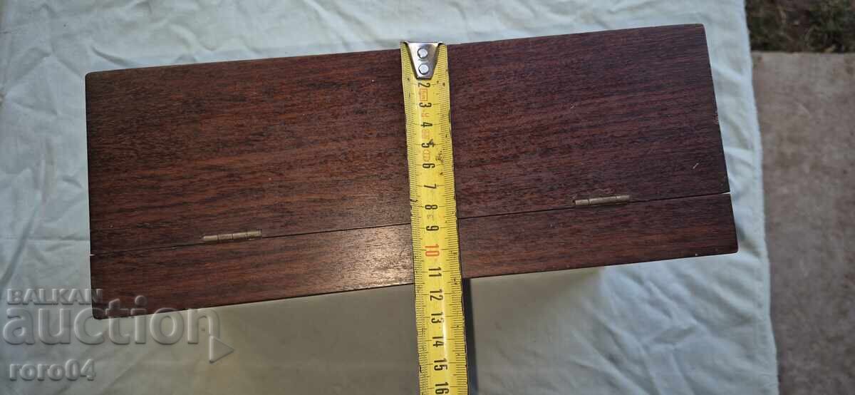 Auction OLD WOODEN BOX Auction OLD WOODEN BOX