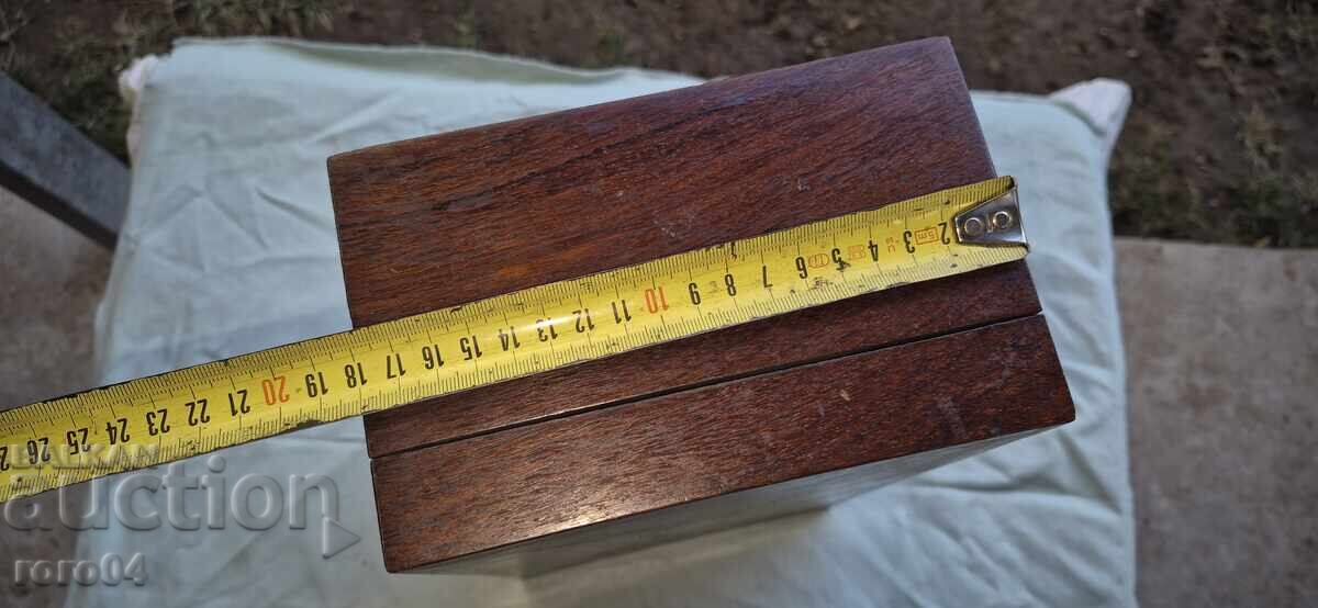 Delivery of OLD WOODEN BOX Delivery of OLD WOODEN BOX