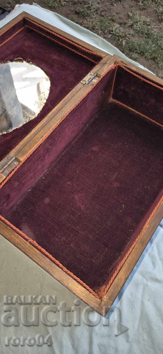 OLD WOODEN BOX - 7 OLD WOODEN BOX - 7