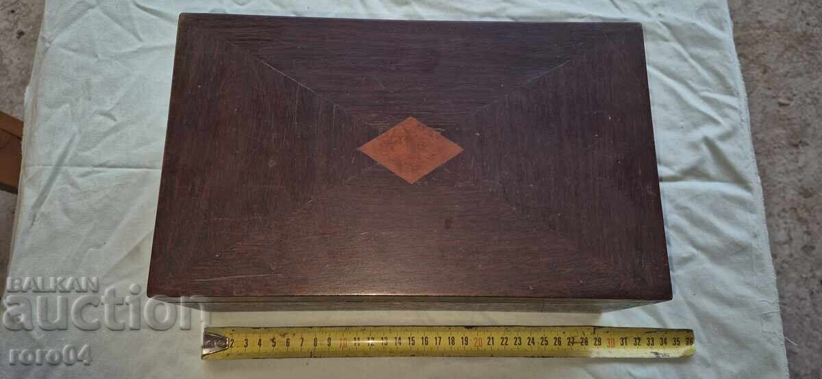 OLD WOODEN BOX OLD WOODEN BOX