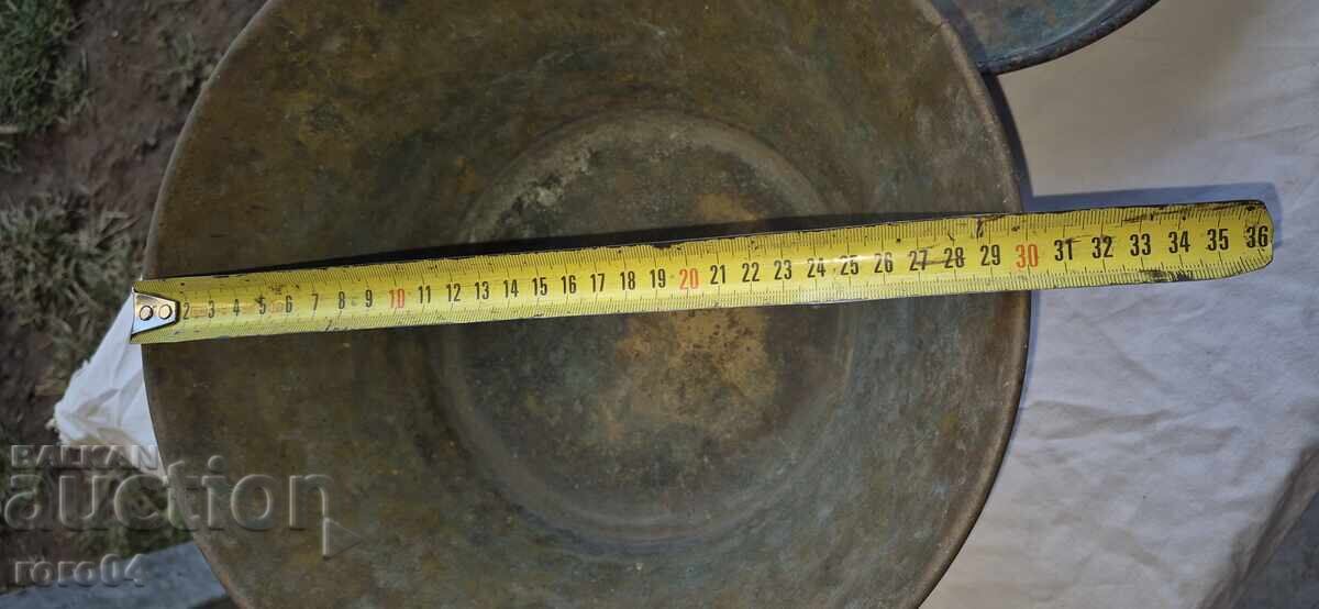 SCALE - PAIR OF OLD BRASS BOWLS with price 54.00 BGN | € 27.61 SCALE - PAIR OF OLD BRASS BOWLS with price 54.00 BGN | € 27.61