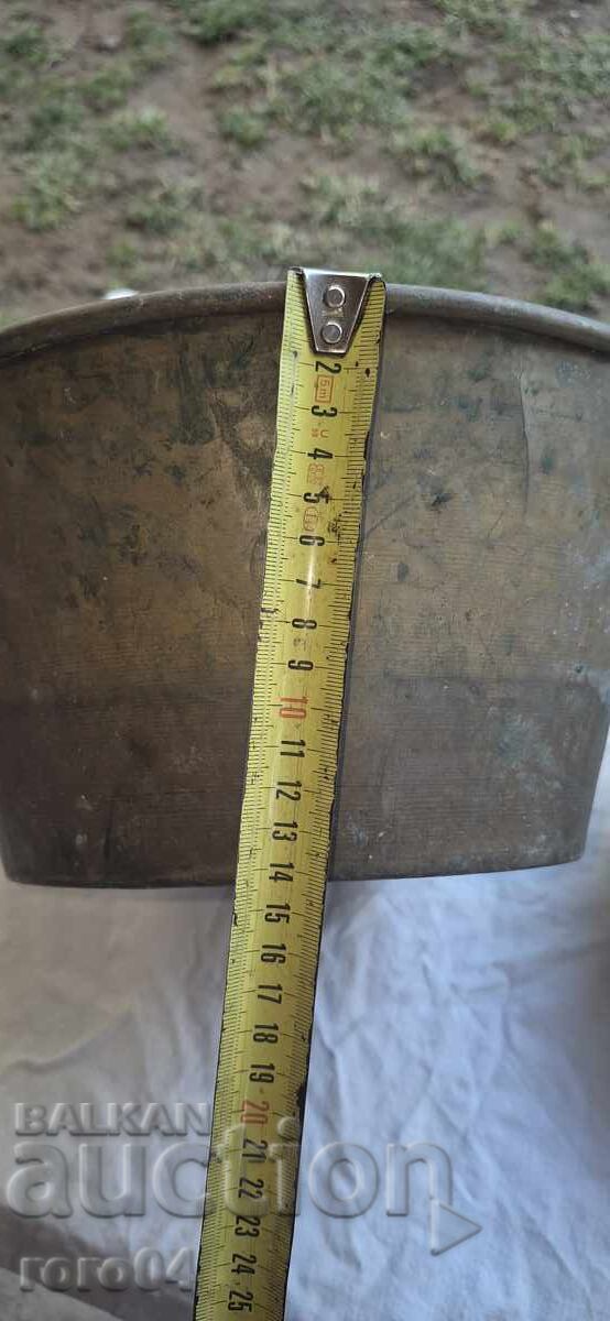 Delivery of SCALE - PAIR OF OLD BRASS BOWLS Delivery of SCALE - PAIR OF OLD BRASS BOWLS