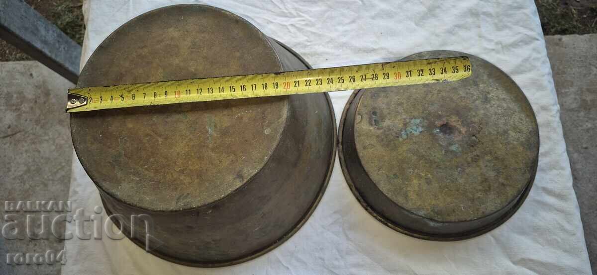 SCALE - PAIR OF OLD BRASS BOWLS - 7 SCALE - PAIR OF OLD BRASS BOWLS - 7