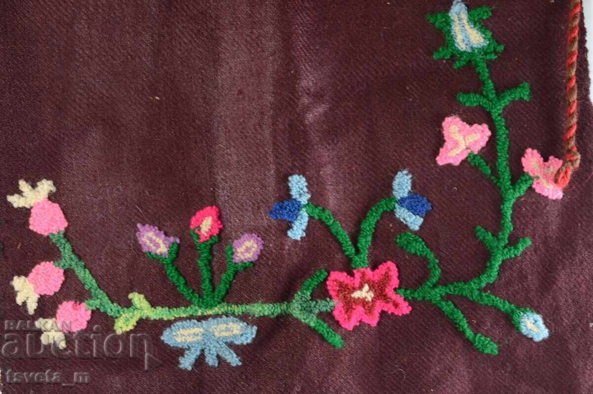 Woolen children's apron with embroidered embroidery, folk costume with price 20.00 BGN | € 10.23 Woolen children's apron with embroidered embroidery, folk costume with price 20.00 BGN | € 10.23