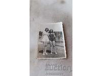 Photo Sofia Two young girls at a swimming pool