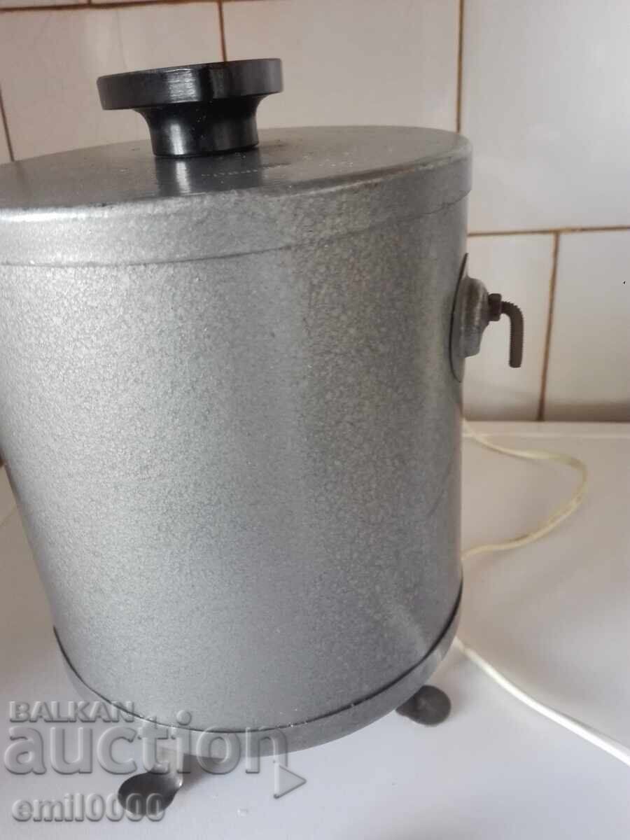 Παράδοση Ηλεκτρικό φανάρι σε τρία χρώματα. Παράδοση Ηλεκτρικό φανάρι σε τρία χρώματα.