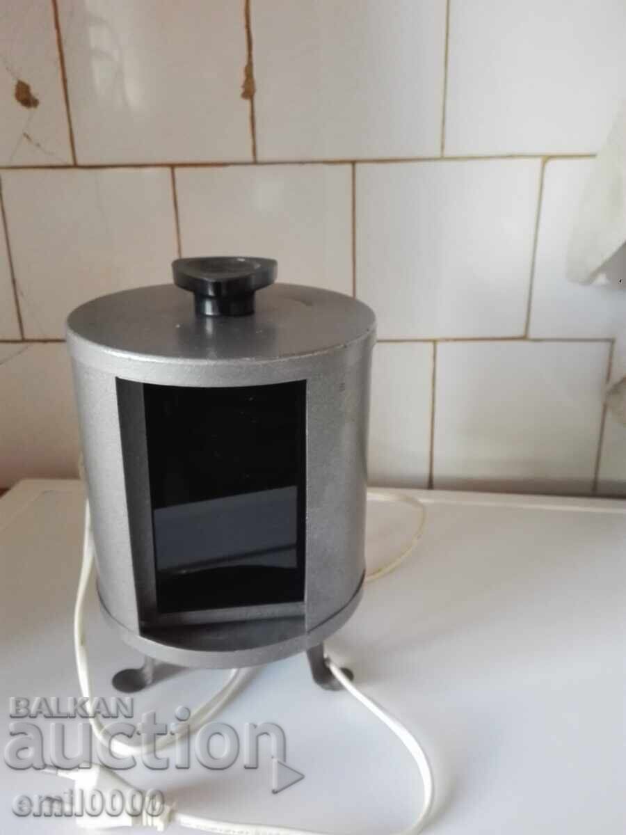 Ηλεκτρικό φανάρι σε τρία χρώματα. Ηλεκτρικό φανάρι σε τρία χρώματα.