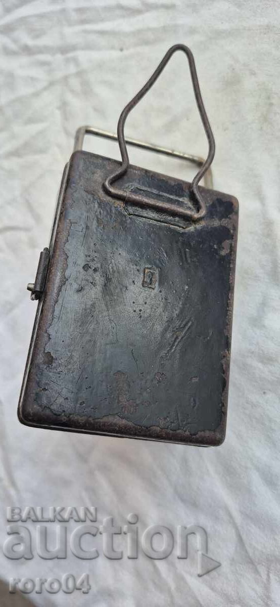 Auction FLASHLIGHT - MAGNIFYING GLASS - WW II Auction FLASHLIGHT - MAGNIFYING GLASS - WW II