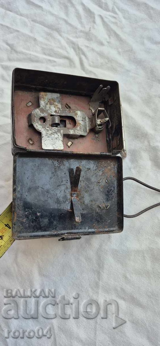 Delivery of FLASHLIGHT - MAGNIFYING GLASS - WW II Delivery of FLASHLIGHT - MAGNIFYING GLASS - WW II