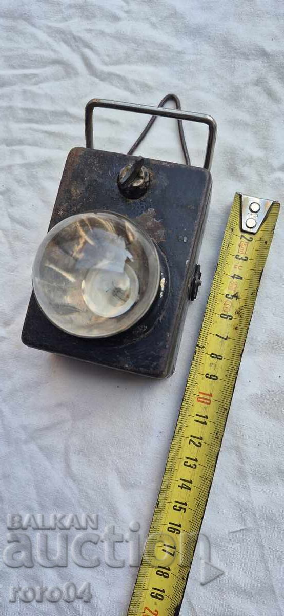 FLASHLIGHT - MAGNIFYING GLASS - WW II - 5 FLASHLIGHT - MAGNIFYING GLASS - WW II - 5