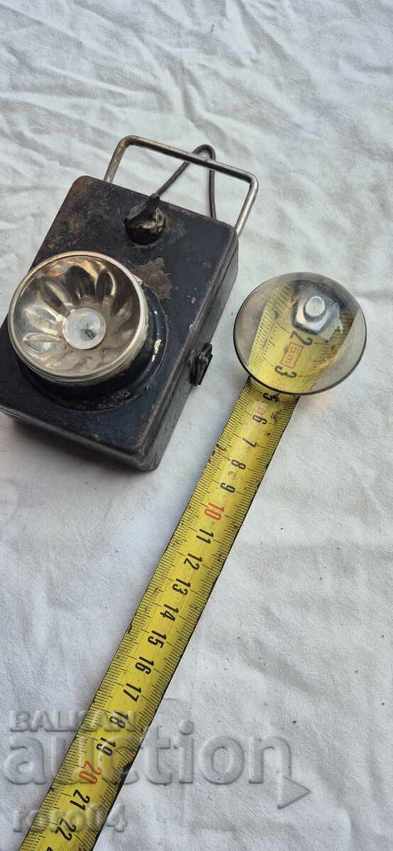 FLASHLIGHT - MAGNIFYING GLASS - WW II - 6 FLASHLIGHT - MAGNIFYING GLASS - WW II - 6