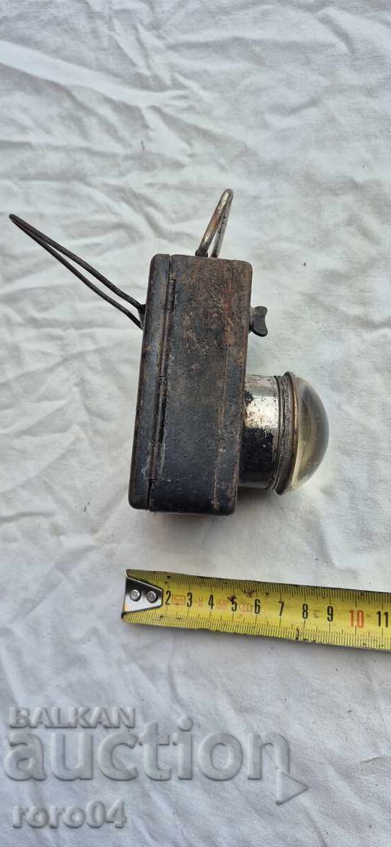 FLASHLIGHT - MAGNIFYING GLASS - WW II - 7 FLASHLIGHT - MAGNIFYING GLASS - WW II - 7