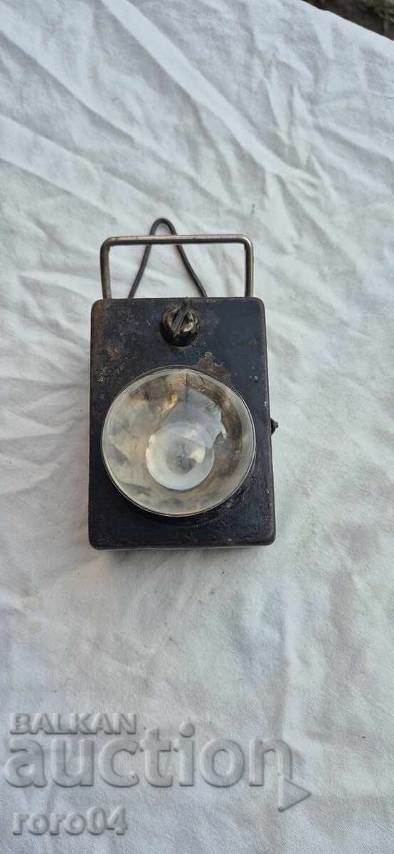 FLASHLIGHT - MAGNIFYING GLASS - WW II FLASHLIGHT - MAGNIFYING GLASS - WW II