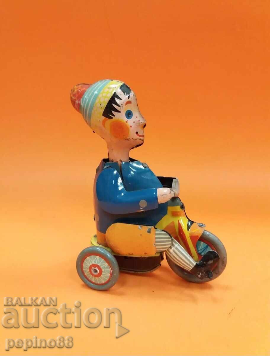 Old metal toy with a winding mechanism with price 130.00 BGN | € 66.47 Old metal toy with a winding mechanism with price 130.00 BGN | € 66.47