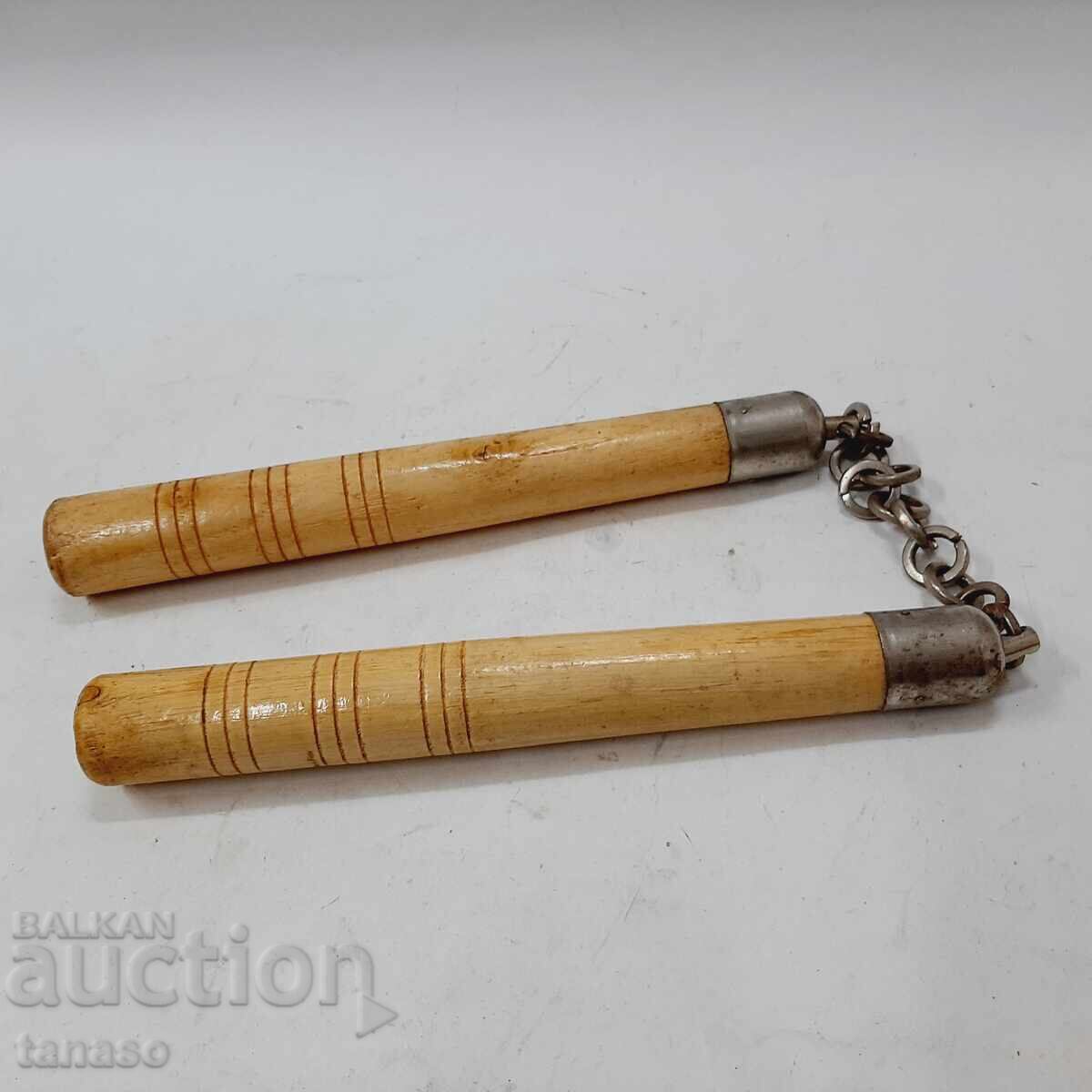 Livrarea Nunchaku vechi din lemn (12,1)