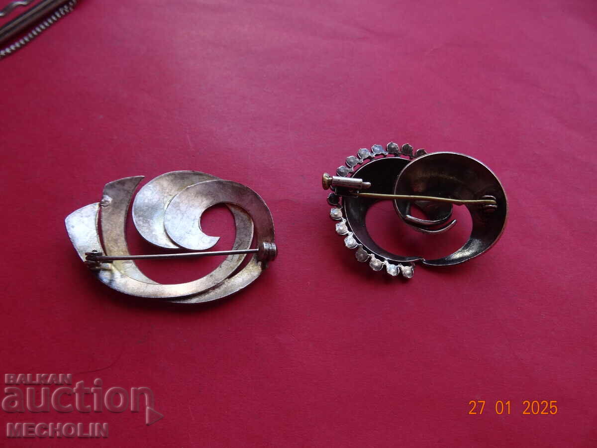 Delivery of COLLECTIBLE BROOCHES TIE PINS Delivery of COLLECTIBLE BROOCHES TIE PINS