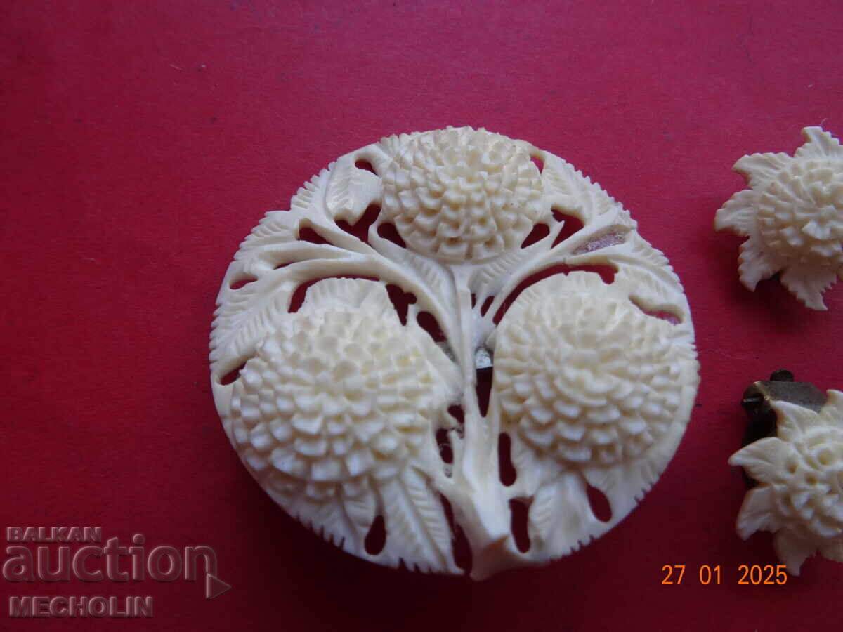 COLLECTIBLE BROOCH WITH EARRINGS with price 30.00 BGN | € 15.34 COLLECTIBLE BROOCH WITH EARRINGS with price 30.00 BGN | € 15.34