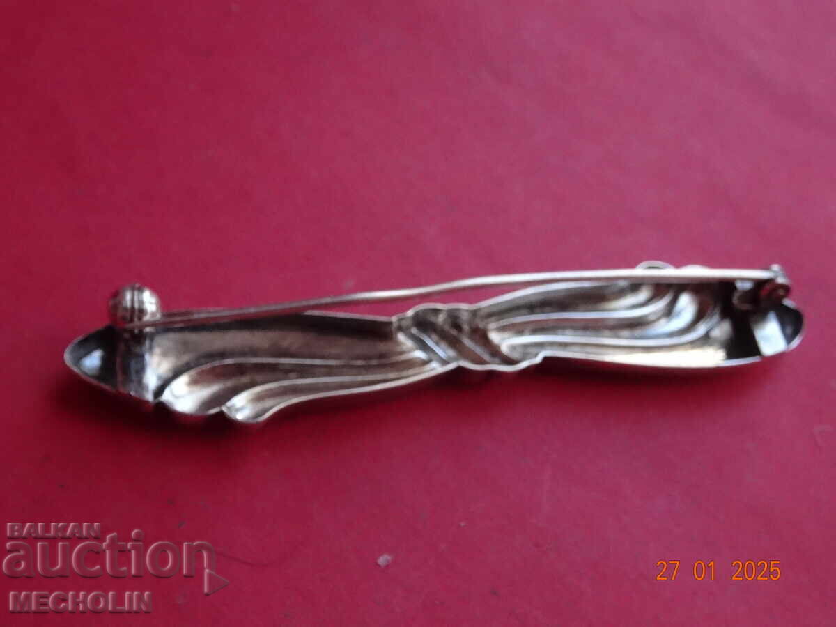Auction COLLECTIBLE SILVER BROOCH Auction COLLECTIBLE SILVER BROOCH