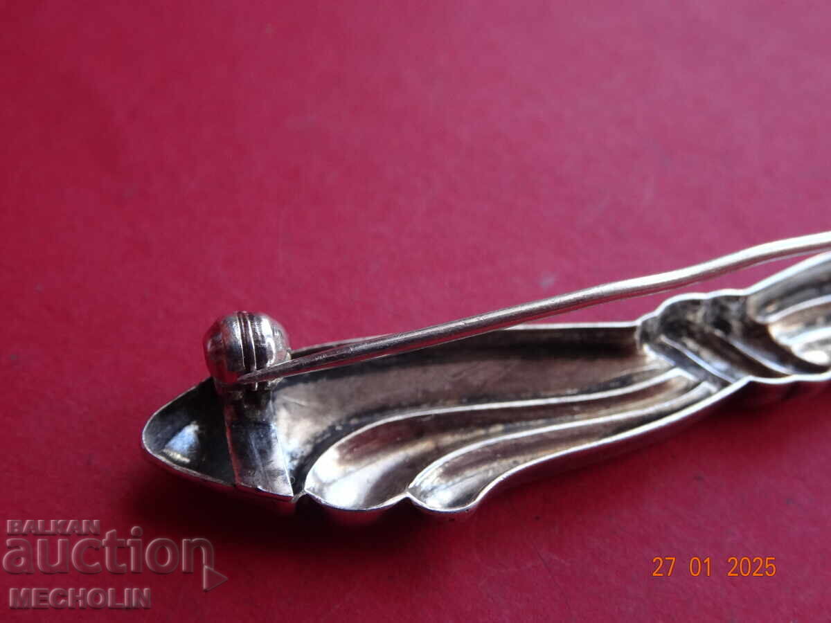 Delivery of COLLECTIBLE SILVER BROOCH Delivery of COLLECTIBLE SILVER BROOCH