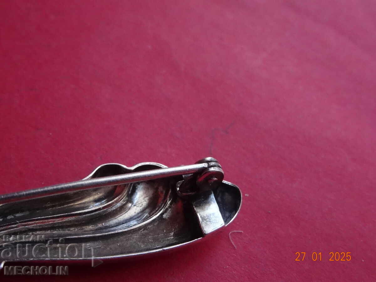 COLLECTIBLE SILVER BROOCH - 5 COLLECTIBLE SILVER BROOCH - 5