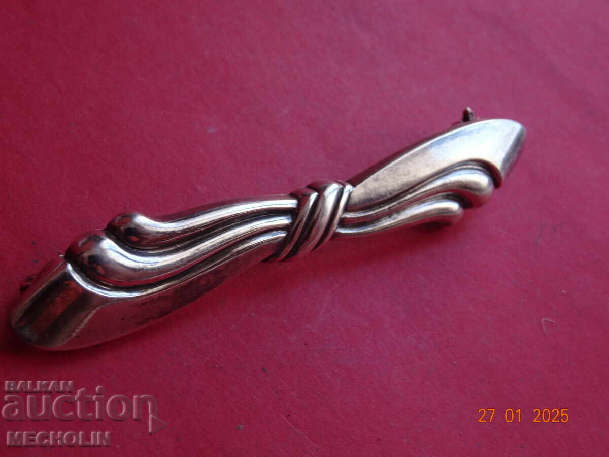 COLLECTIBLE SILVER BROOCH COLLECTIBLE SILVER BROOCH