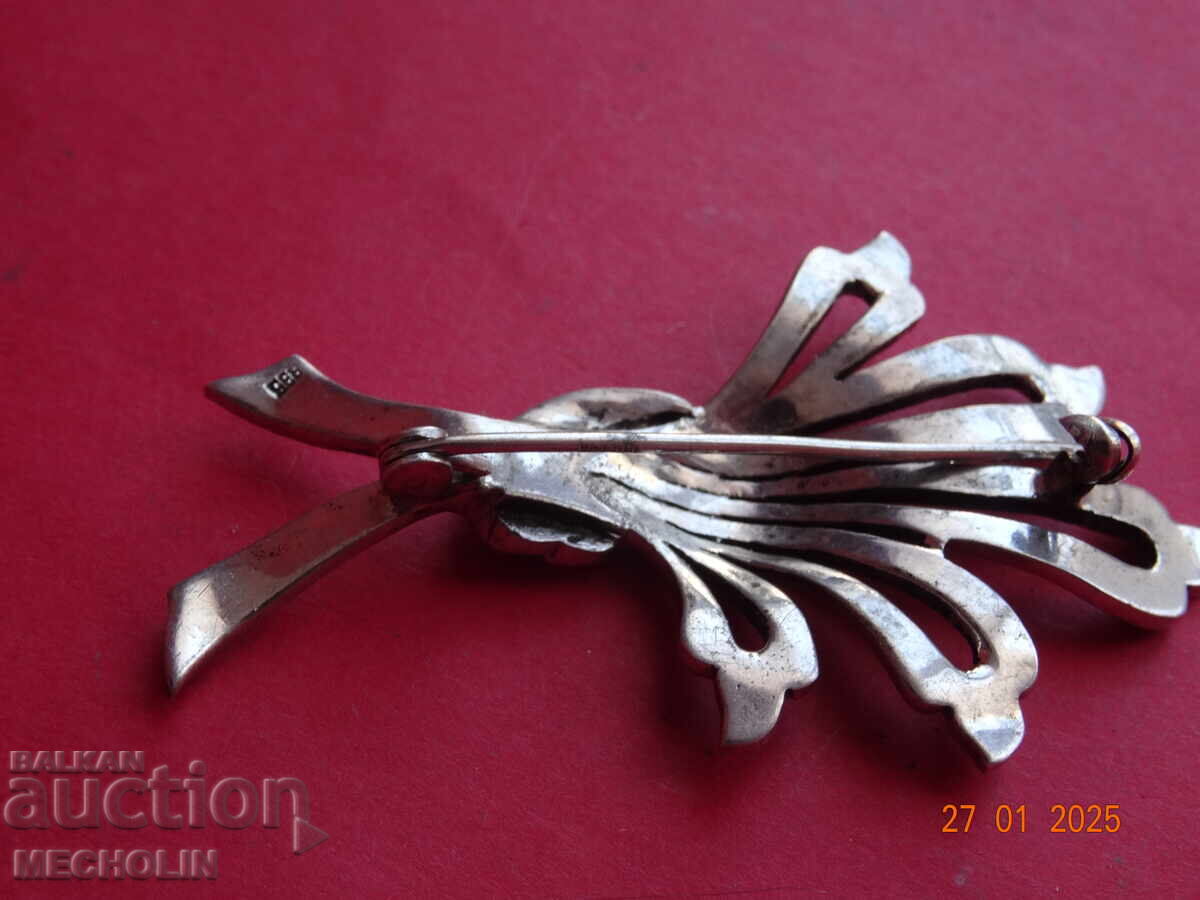 COLLECTIBLE SILVER BROOCH 2 - 5 COLLECTIBLE SILVER BROOCH 2 - 5