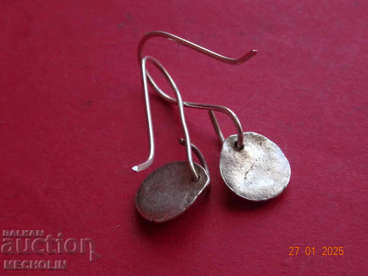 Delivery of COLLECTIBLE SILVER SHELL EARRINGS Delivery of COLLECTIBLE SILVER SHELL EARRINGS