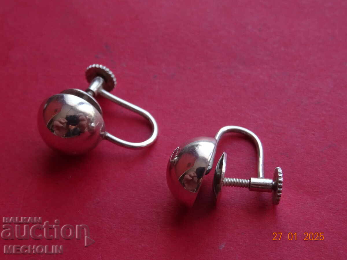 Auction COLLECTIBLE SILVER SHELL EARRINGS Auction COLLECTIBLE SILVER SHELL EARRINGS