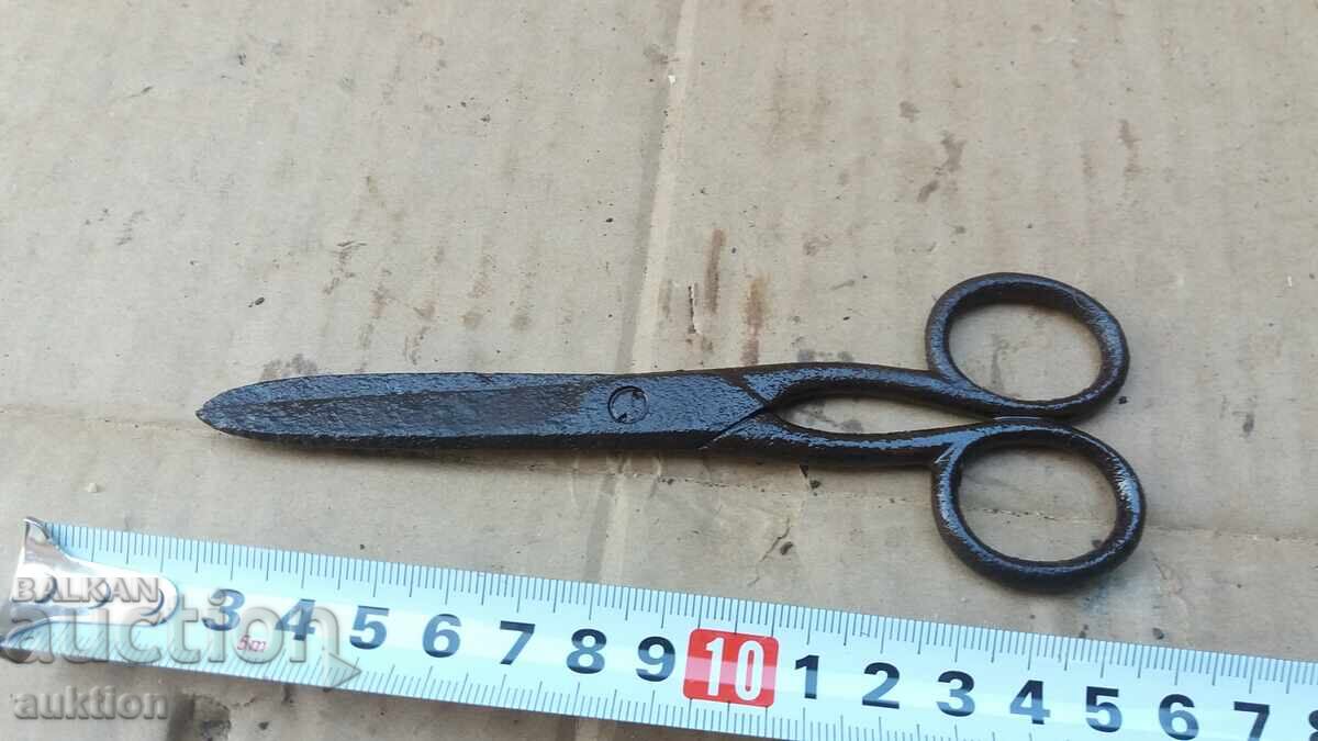 Delivery of OLD SMALL TAILOR'S SCISSORS, SCISSORS Delivery of OLD SMALL TAILOR'S SCISSORS, SCISSORS