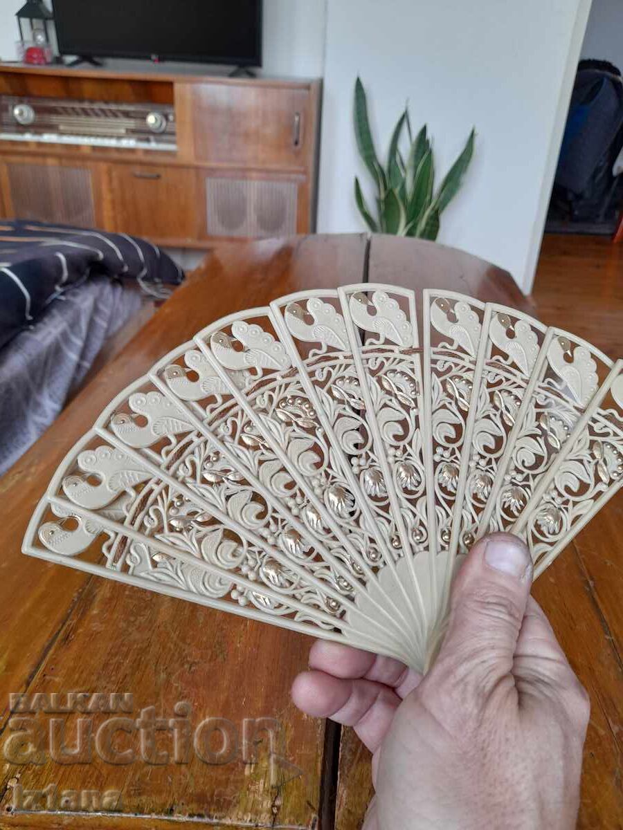 Auction An old fan Auction An old fan