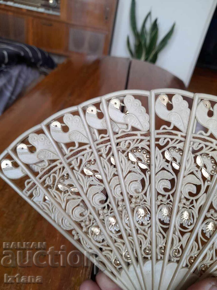 Delivery of An old fan Delivery of An old fan