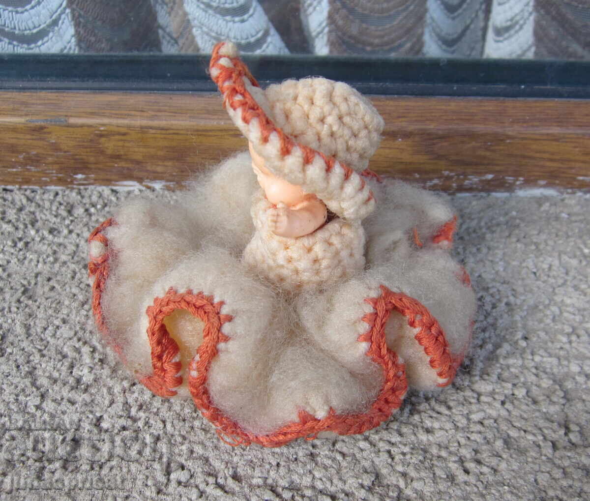 Δημοπρασία παλιό βουλγαρικό μικρό παιχνίδι κούκλα με μάλλινο φόρεμα Δημοπρασία παλιό βουλγαρικό μικρό παιχνίδι κούκλα με μάλλινο φόρεμα