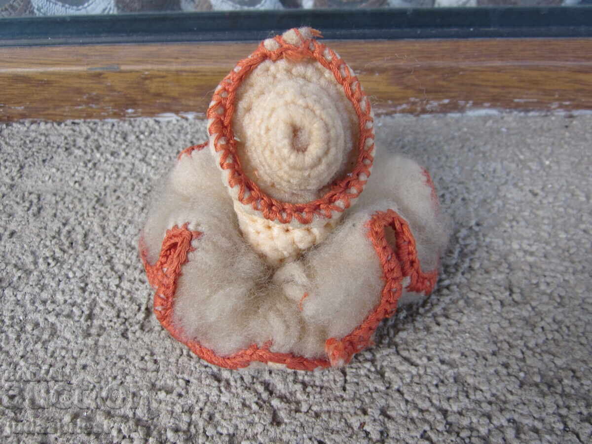 Παράδοση παλιό βουλγαρικό μικρό παιχνίδι κούκλα με μάλλινο φόρεμα Παράδοση παλιό βουλγαρικό μικρό παιχνίδι κούκλα με μάλλινο φόρεμα