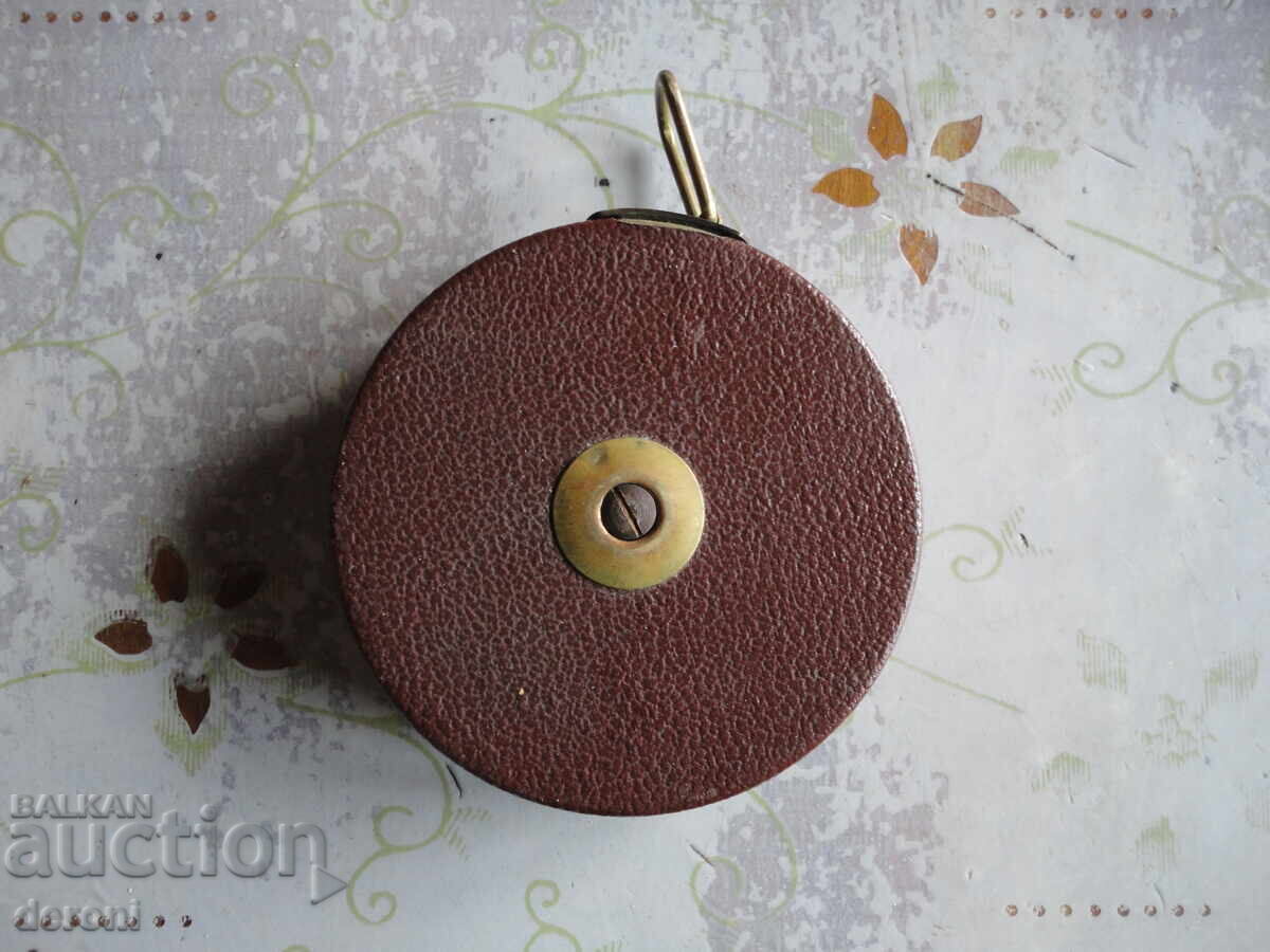 Auction  Leather tape measure Metri 25 meters in a box